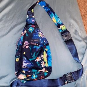 Like new Vera Bradley sling